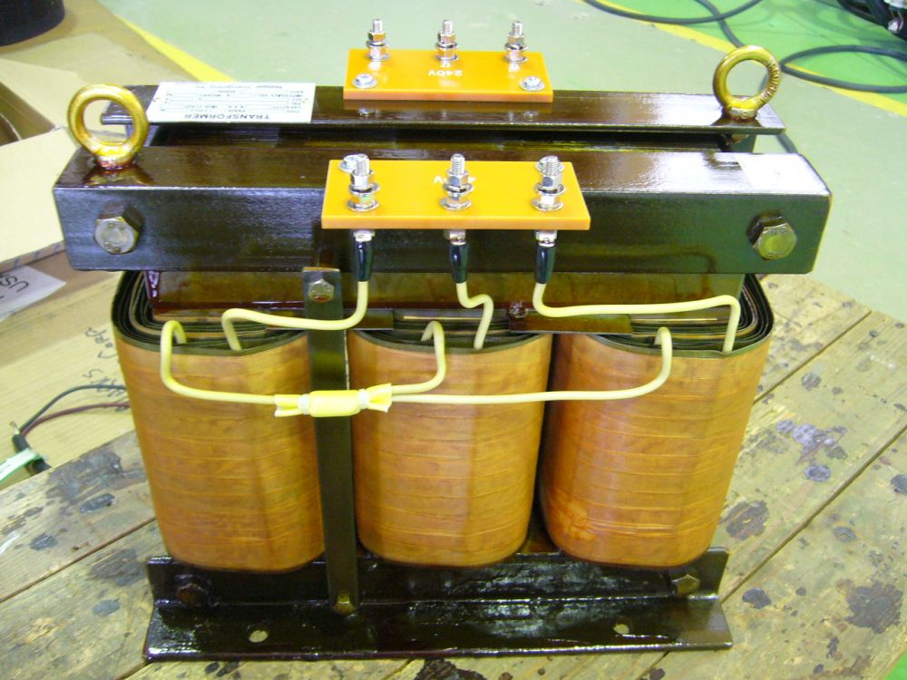 期待する性能を発揮するために使う変圧器